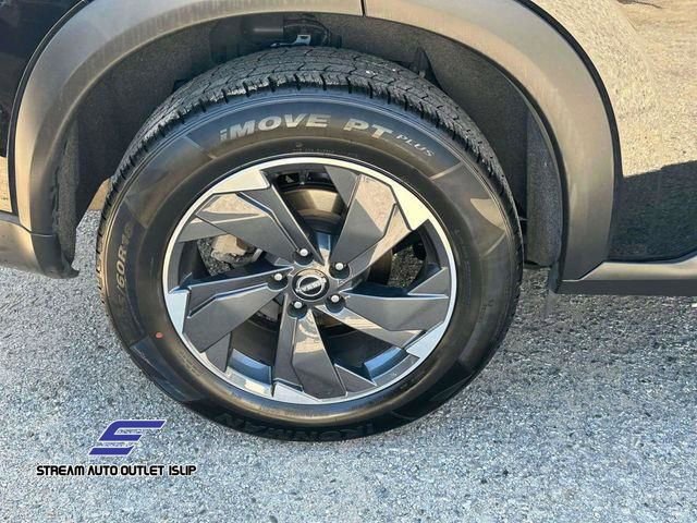 Used 2024 Nissan Rogue SV image 8