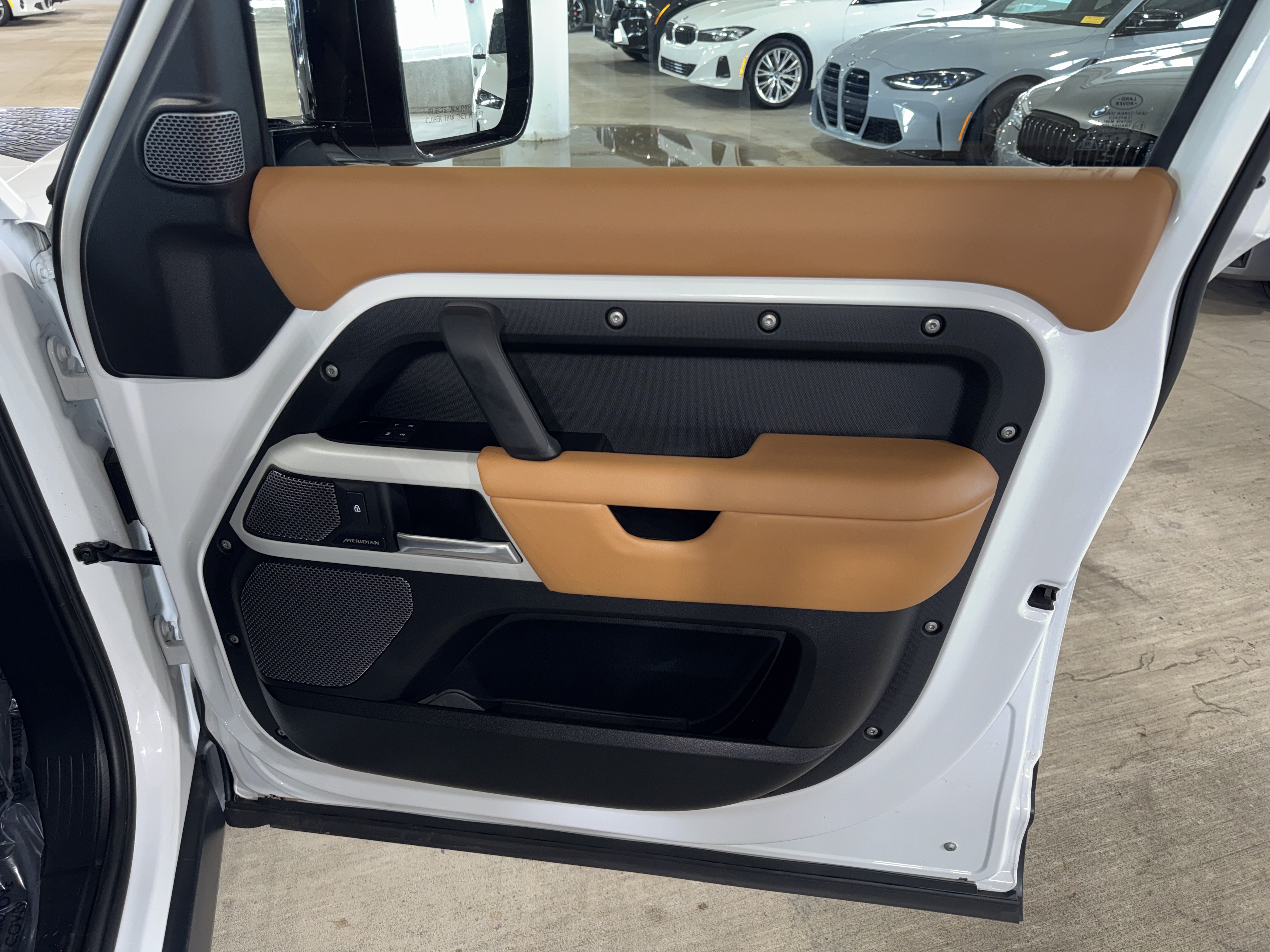 Used 2024 Land Rover Defender 110 SE AWD/4WD image 9