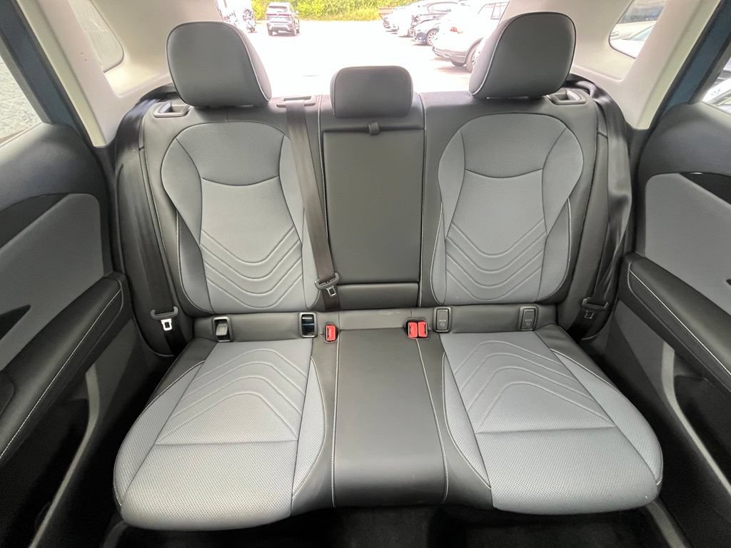 Certified 2025 Volkswagen Tiguan SE w/ Panoramic Sunroof Package AWD/4WD image 28