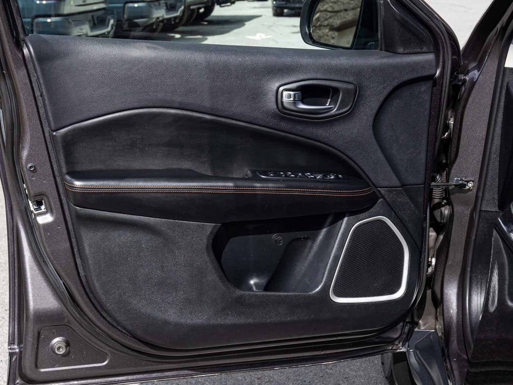 Used 2020 Jeep Compass Limited image 11