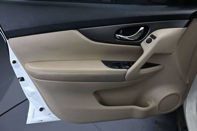 Used 2016 Nissan Rogue SV FWD image 29