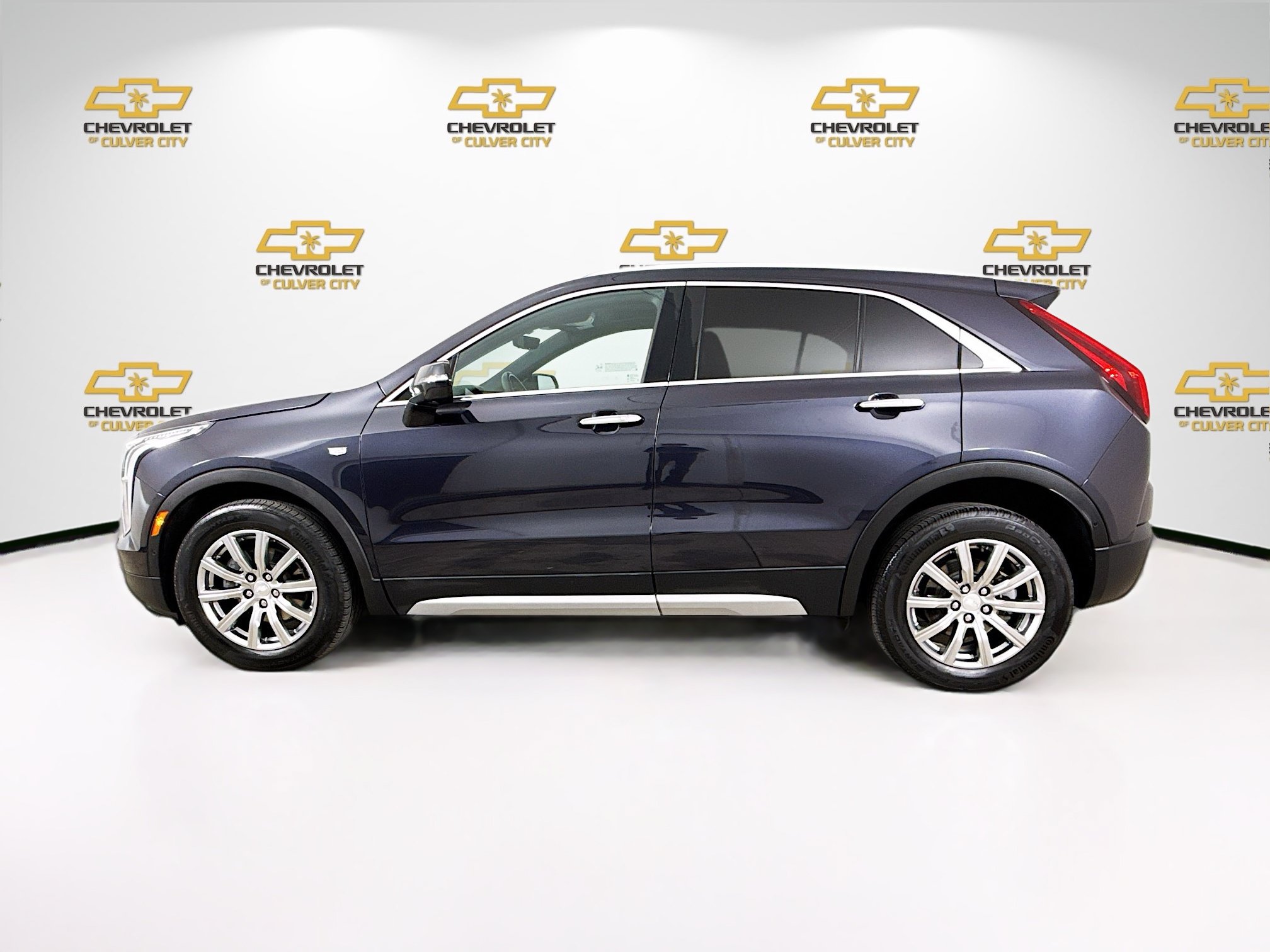 Used 2022 Cadillac XT4 Premium Luxury w/ Enhanced Visibility Package FWD image 5