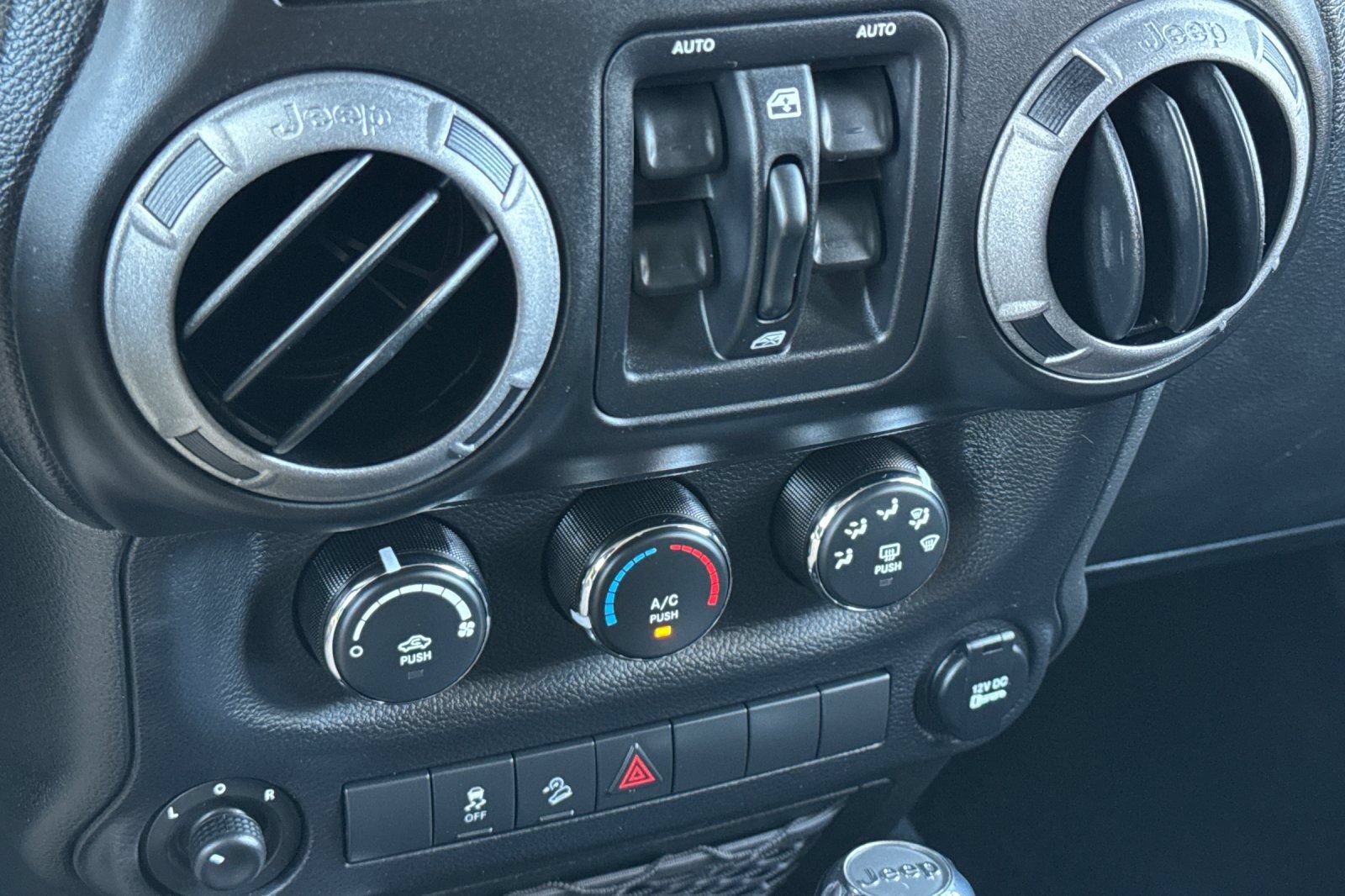 Used 2014 Jeep Wrangler Unlimited Sport w/ Quick Order Package 24S AWD/4WD image 19