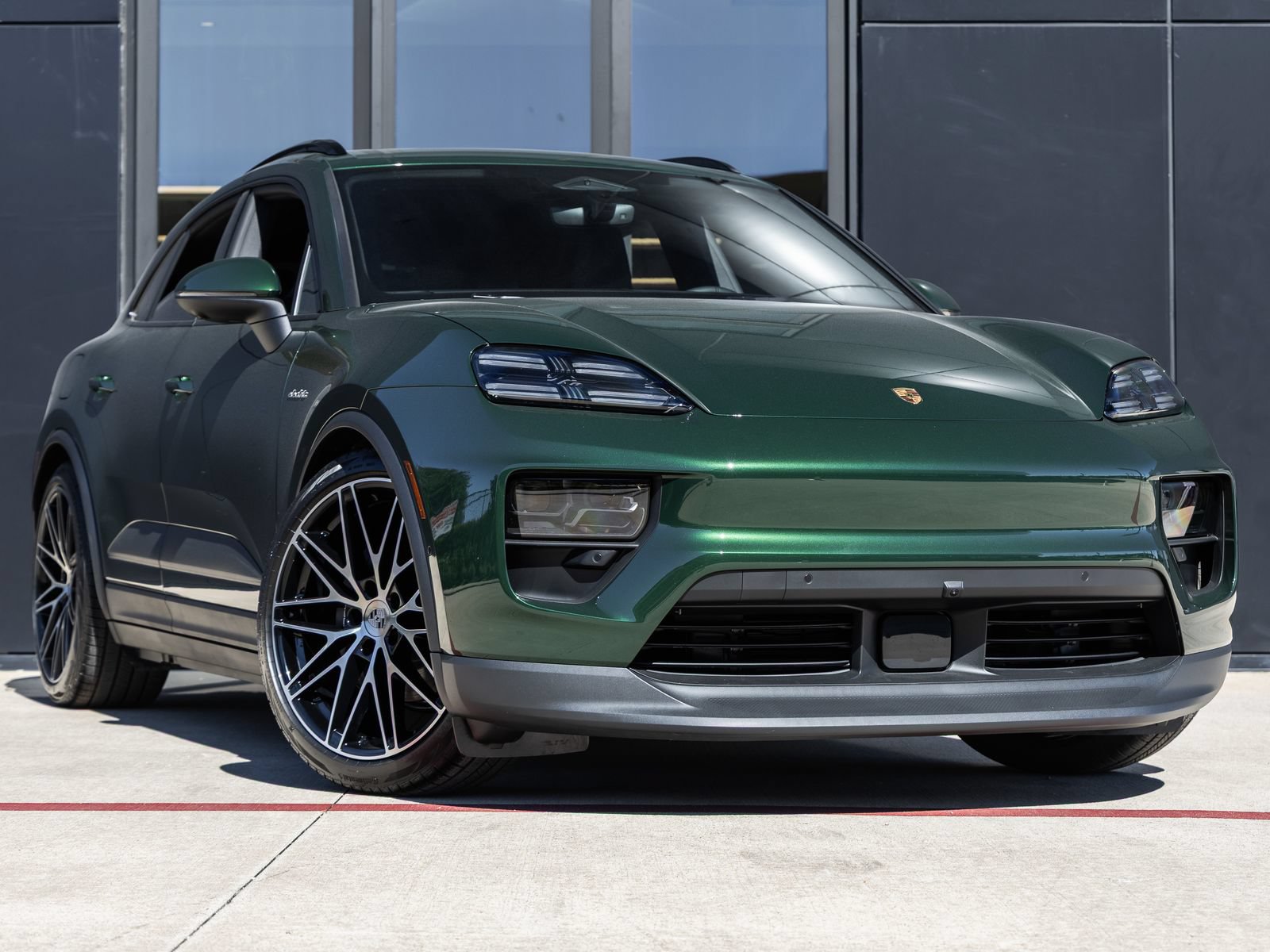 Certified 2025 Porsche Macan Electric RWD image 6