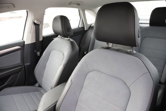 Used 2025 Volkswagen Jetta SE image 13