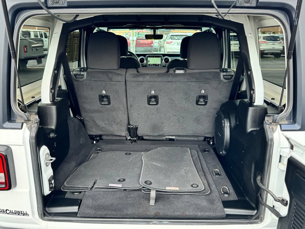 Used 2021 Jeep Wrangler Unlimited Sahara w/ Uconnect 4C Nav & Sound Group AWD/4WD image 16