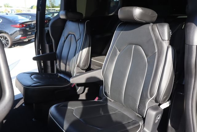 Used 2019 Chrysler Pacifica Limited FWD image 17