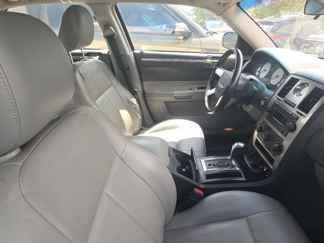 Used 2006 Chrysler 300 Touring w/ Comfort/Convenience Group RWD image 10