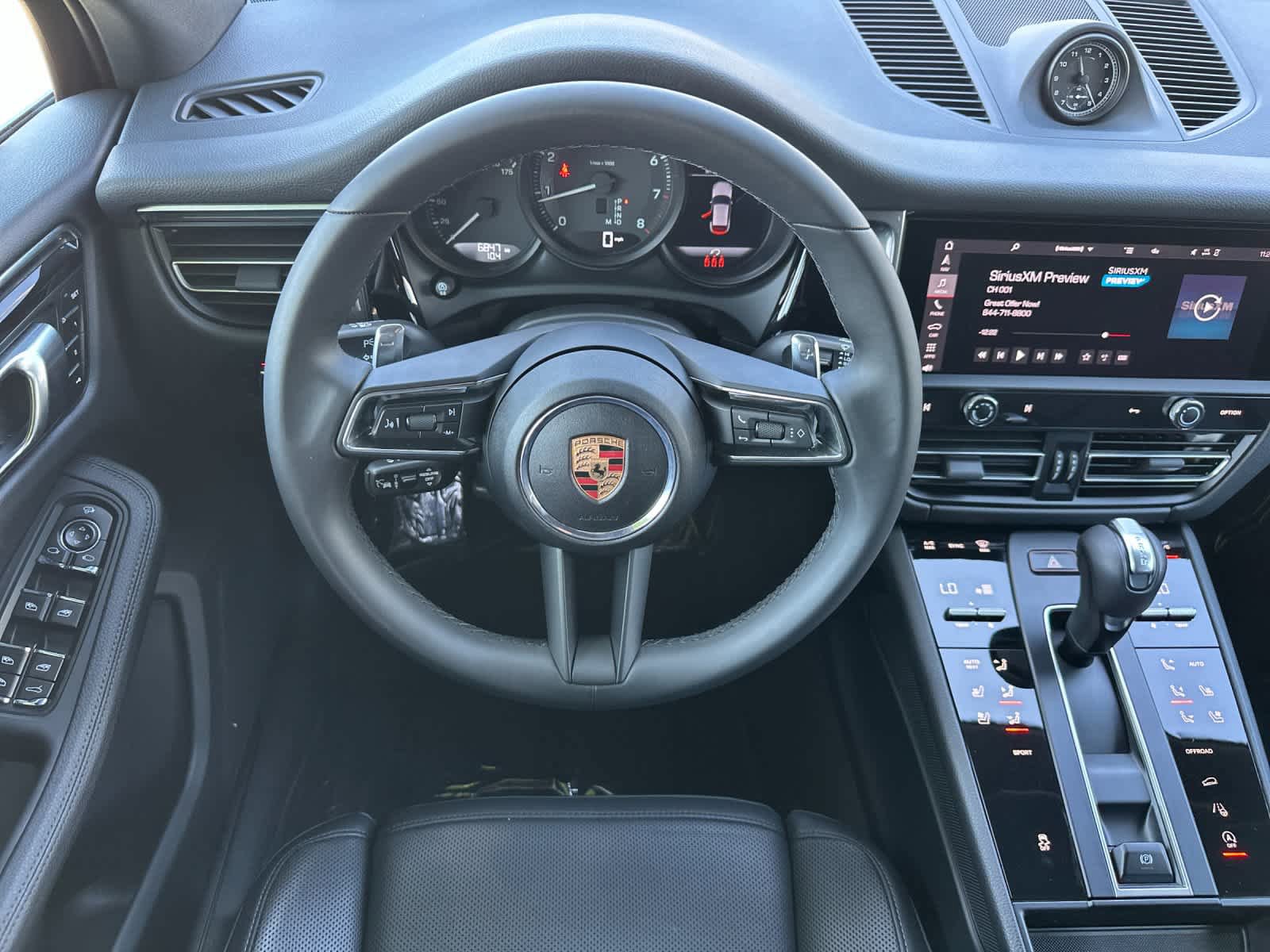 Certified 2025 Porsche Macan AWD/4WD image 15