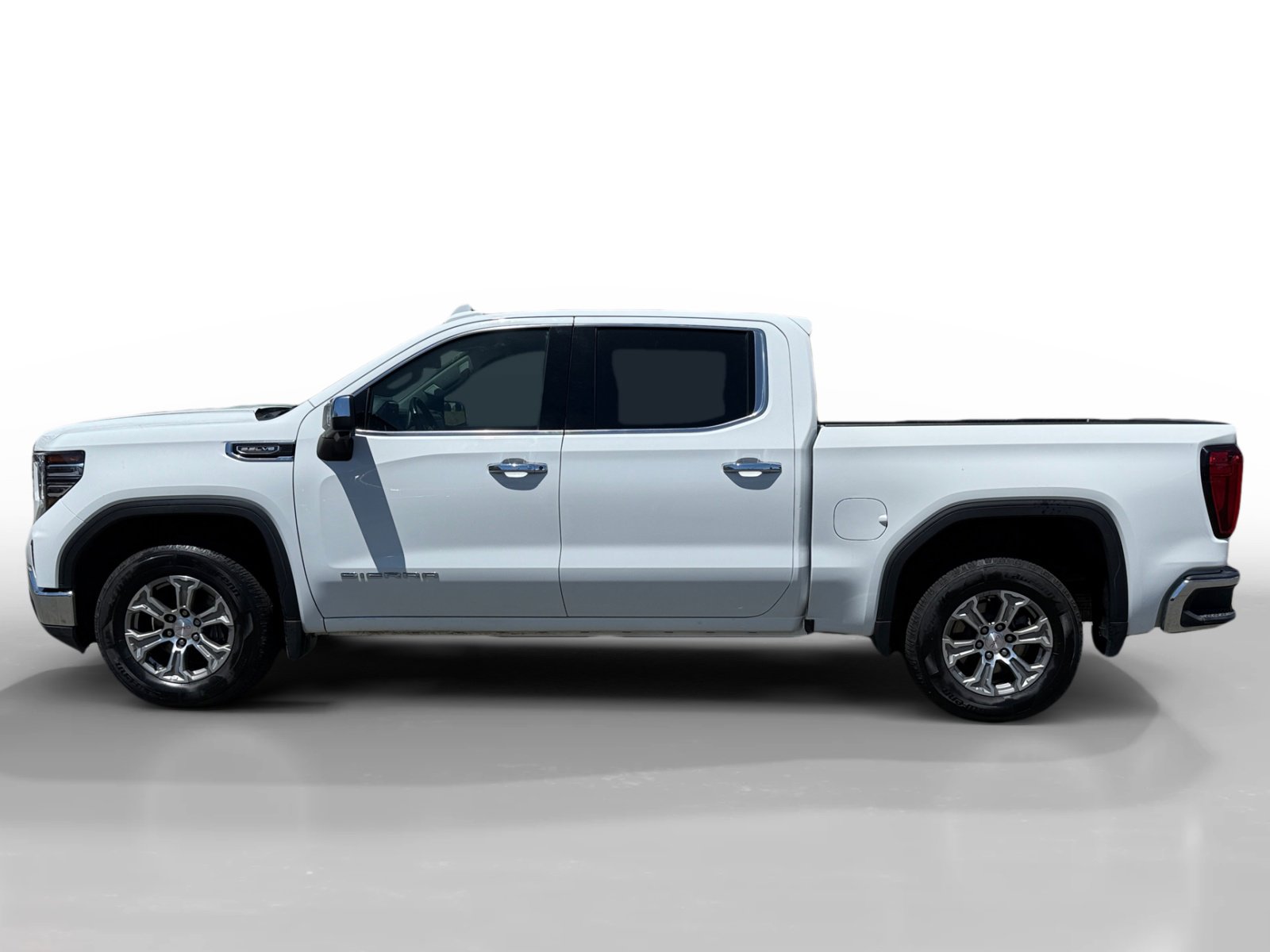 Used 2024 GMC Sierra 1500 SLT AWD/4WD image 2