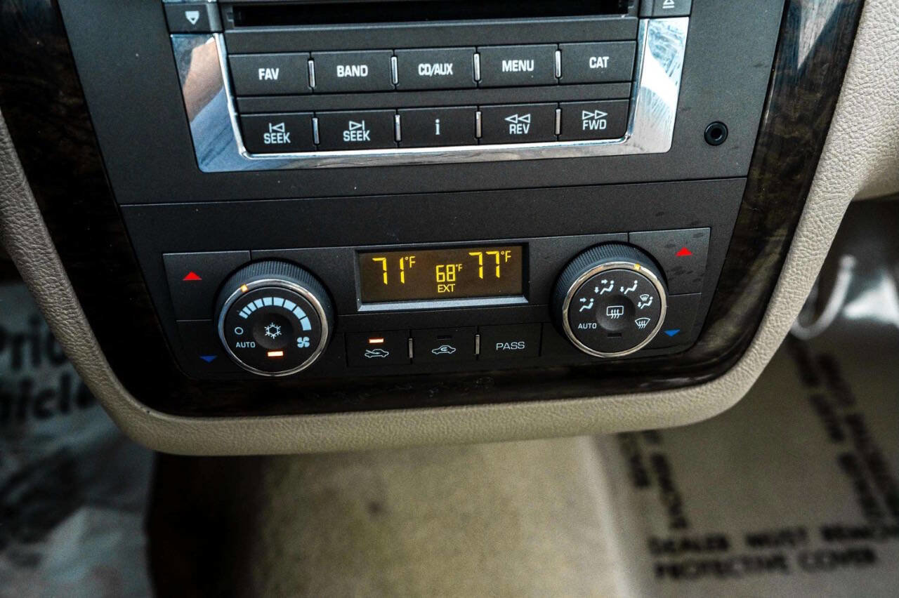 Used 2008 Cadillac DTS Luxury II w/ Sun And Sound Package image 15