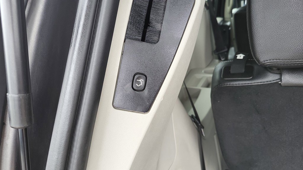 Used 2019 Dodge Grand Caravan SXT image 13