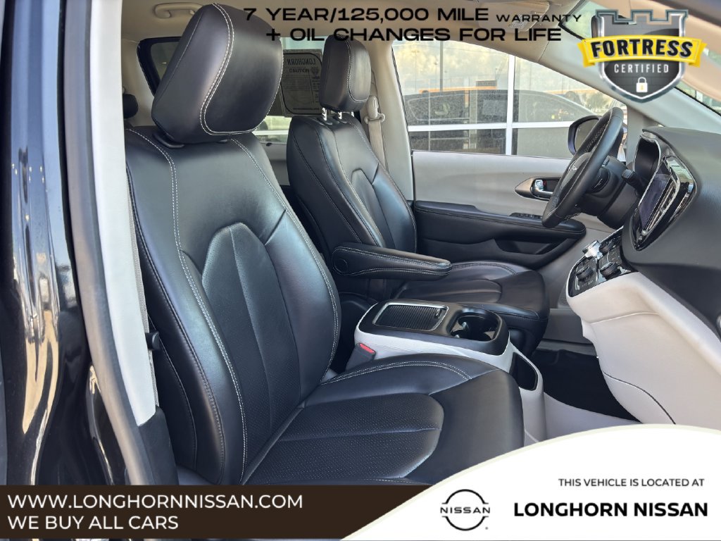 Used 2023 Chrysler Pacifica Touring-L FWD image 22