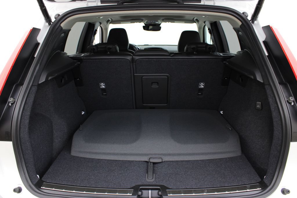 Used 2024 Volvo XC40 B5 Plus w/ Protection Package AWD/4WD image 30