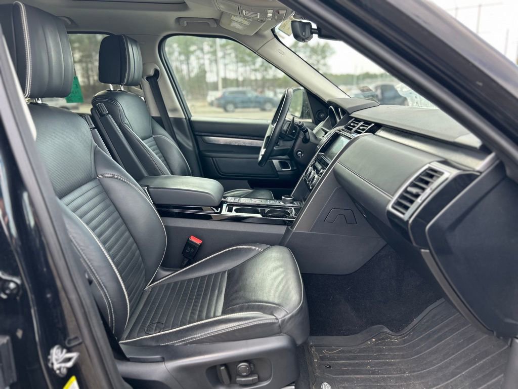 Used 2017 Land Rover Discovery First Edition AWD/4WD image 13