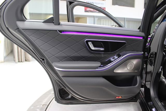 Used 2024 Mercedes-Benz S 580e 4MATIC Sedan image 25