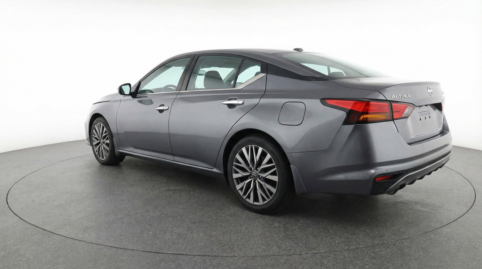 Used 2025 Nissan Altima 2.5 SV image 6