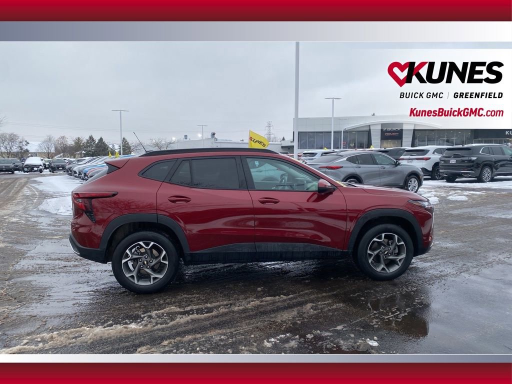 Used 2025 Chevrolet Trax LT image 4