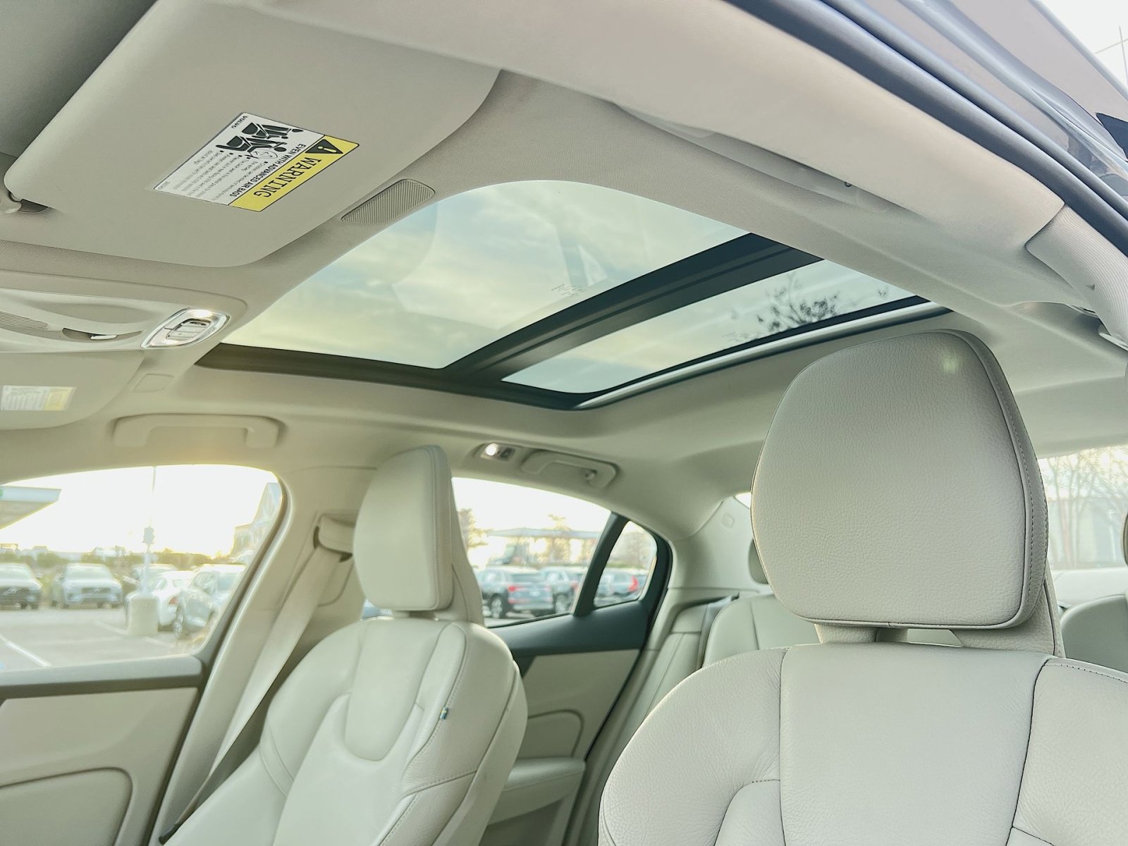 Used 2021 Volvo S60 T5 Momentum image 24