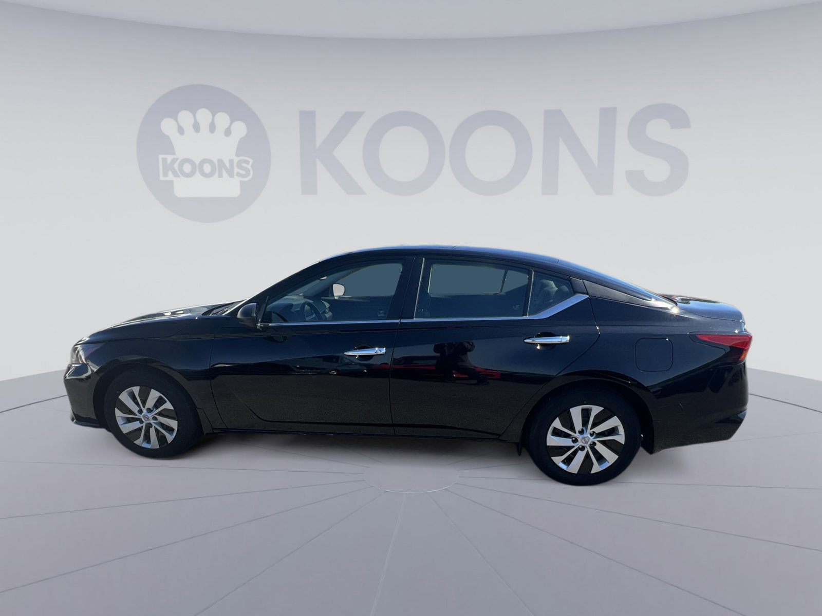 Used 2024 Nissan Altima 2.5 S FWD image 13