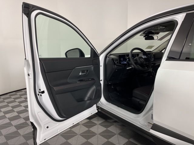 New 2026 Nissan Kicks SR w/ SR Premium Package image 16