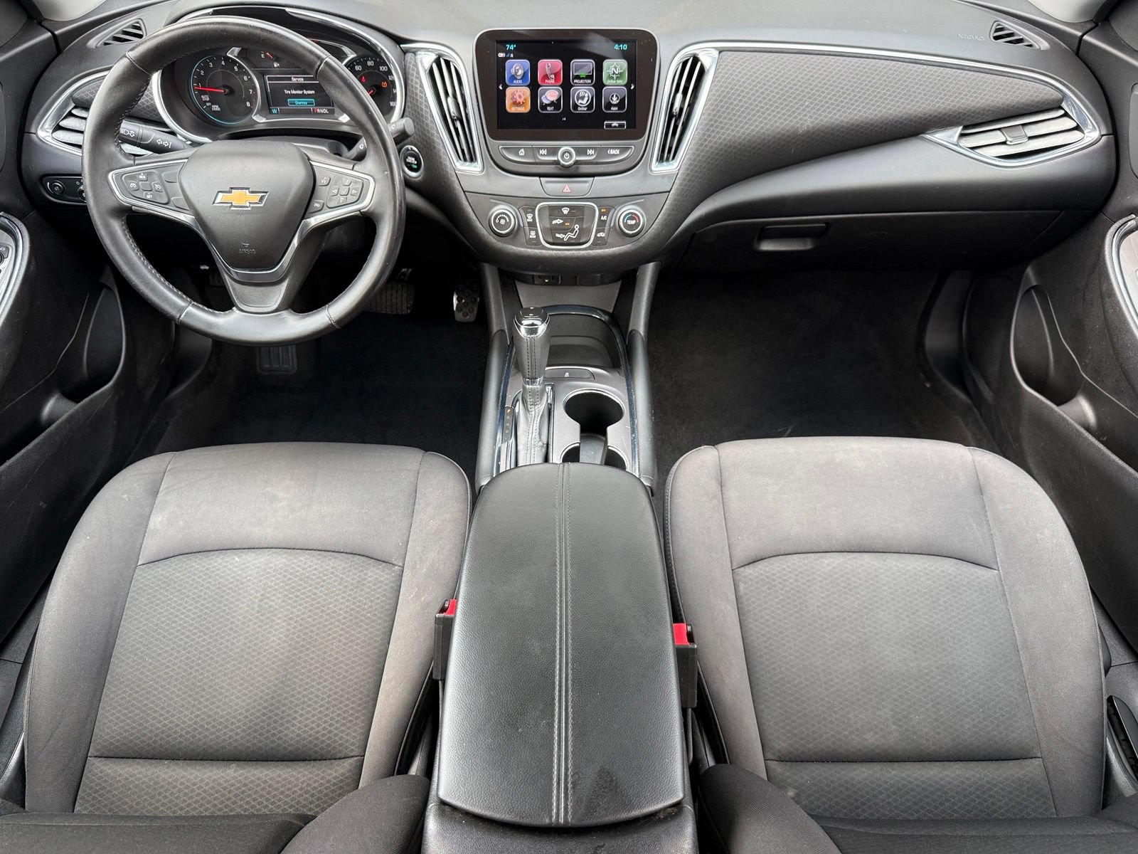 Used 2017 Chevrolet Malibu LT FWD image 2