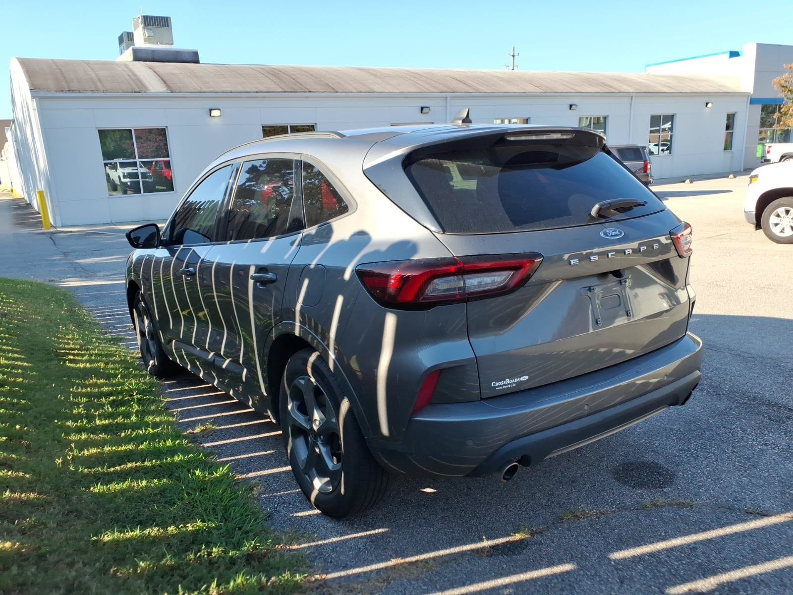 Used 2023 Ford Escape ST-Line w/ Tech Pack #1 FWD image 7