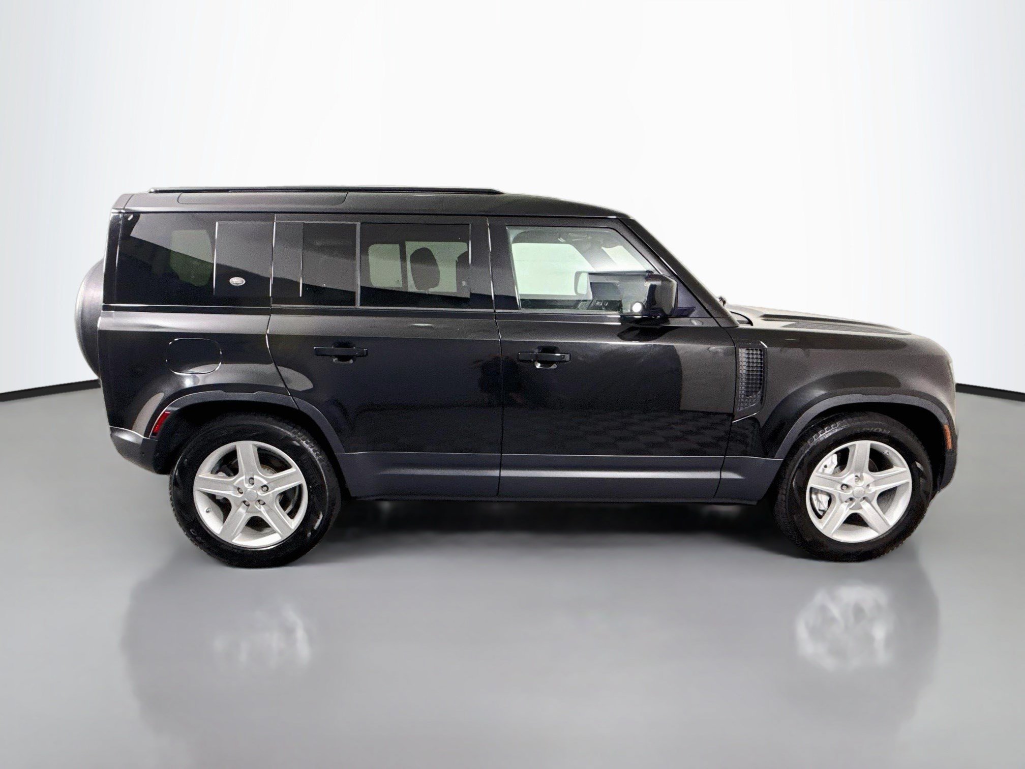 Used 2020 Land Rover Defender 110 SE AWD/4WD image 11