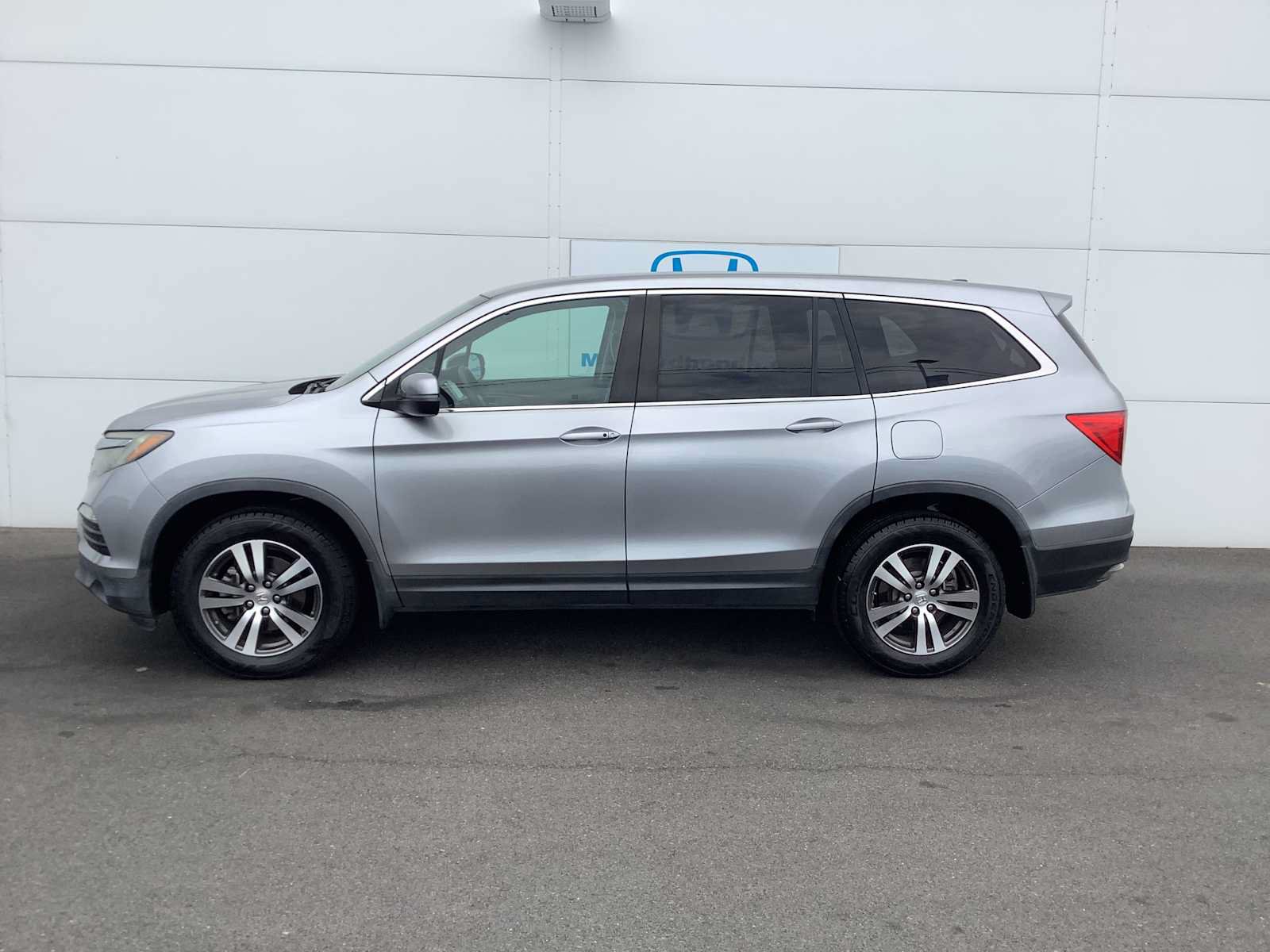 Used 2016 Honda Pilot EX image 3