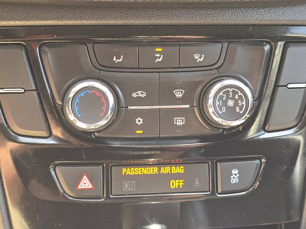 Used 2020 Buick Encore Preferred AWD/4WD image 28