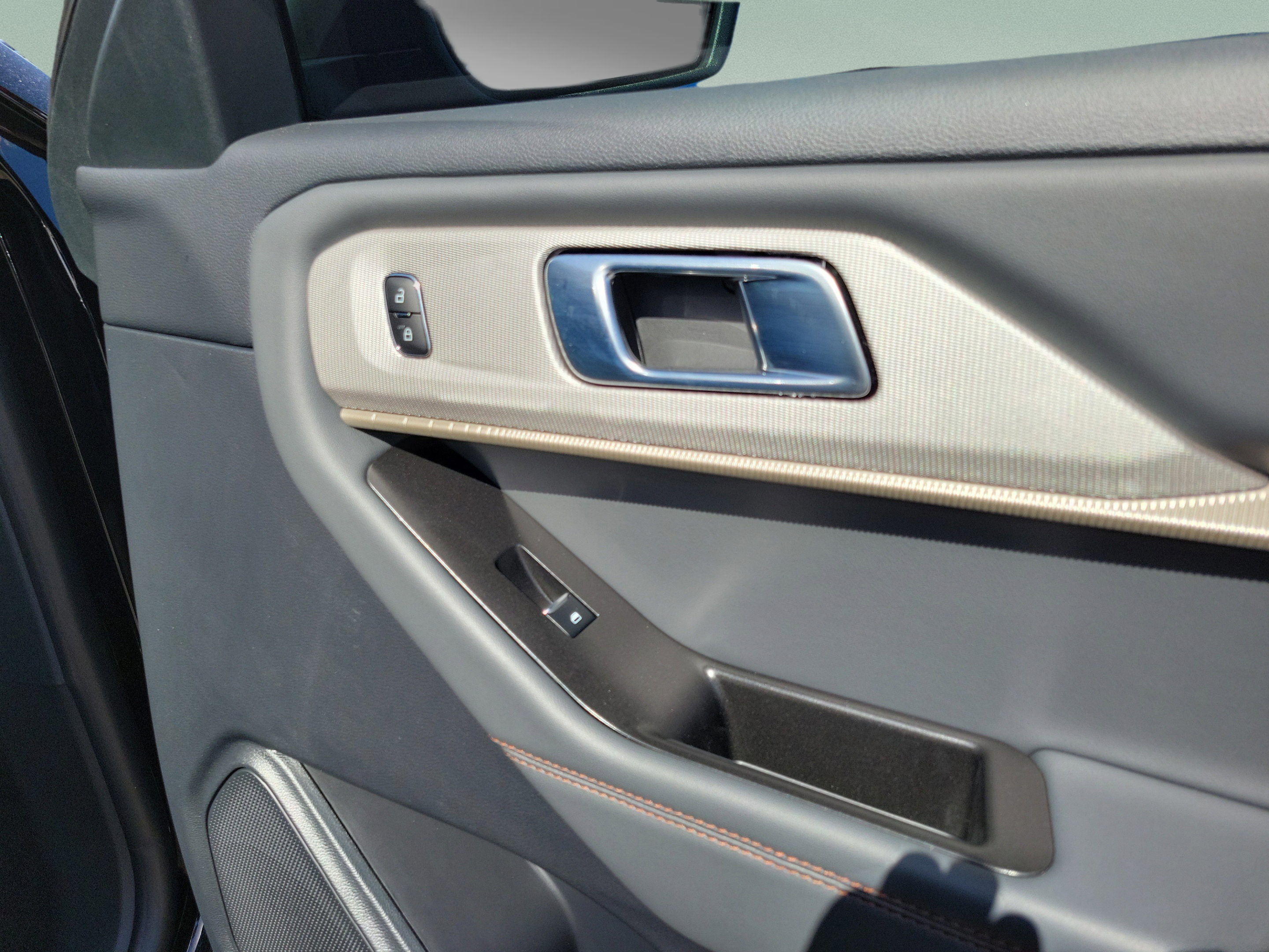 New 2026 Ford Explorer Active w/ Active Comfort Package RWD image 28