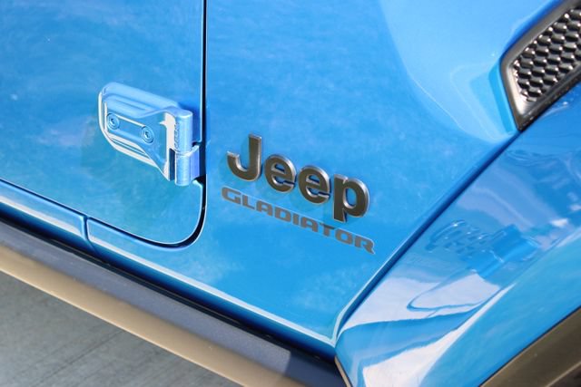 Used 2021 Jeep Gladiator Sport AWD/4WD image 2