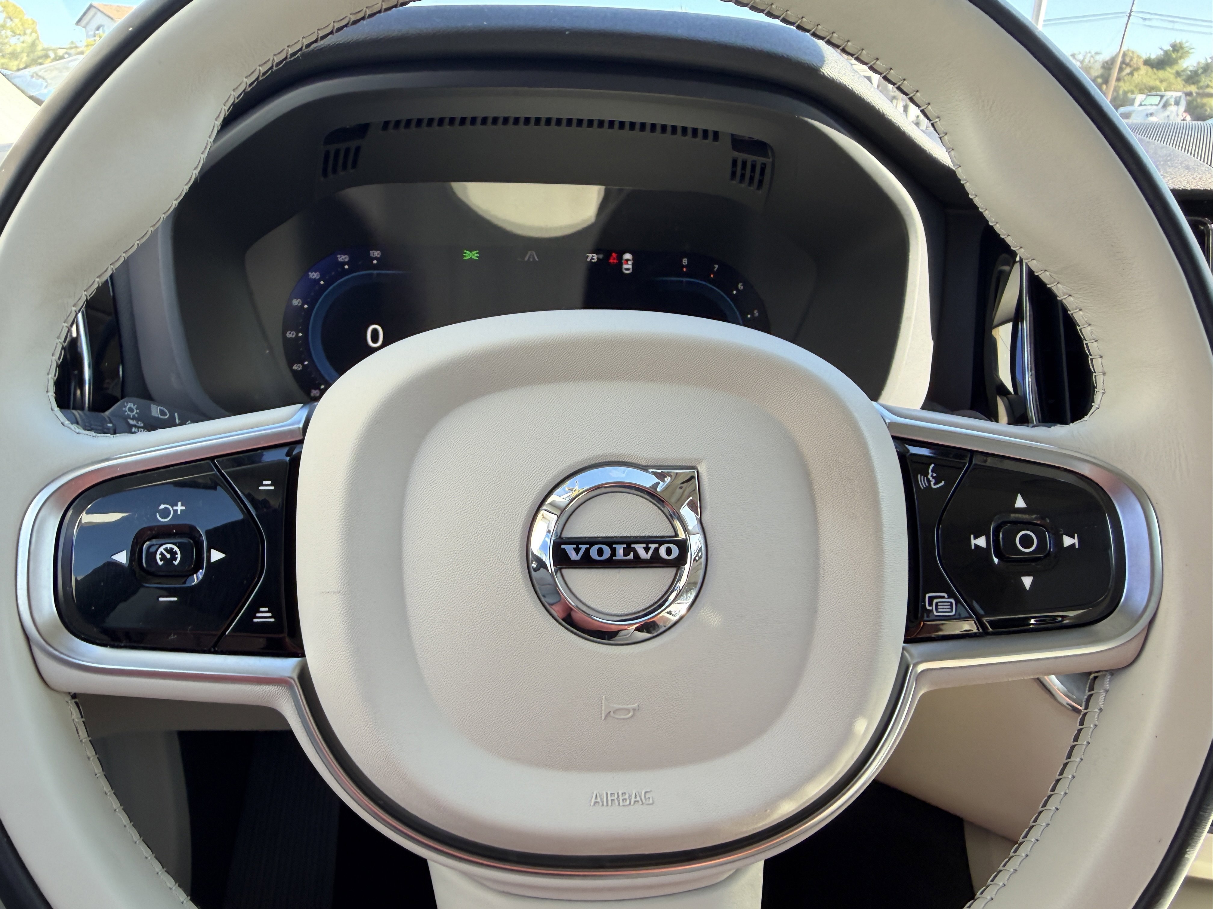 Certified 2023 Volvo XC60 B5 Plus w/ Protection Package Premier image 28