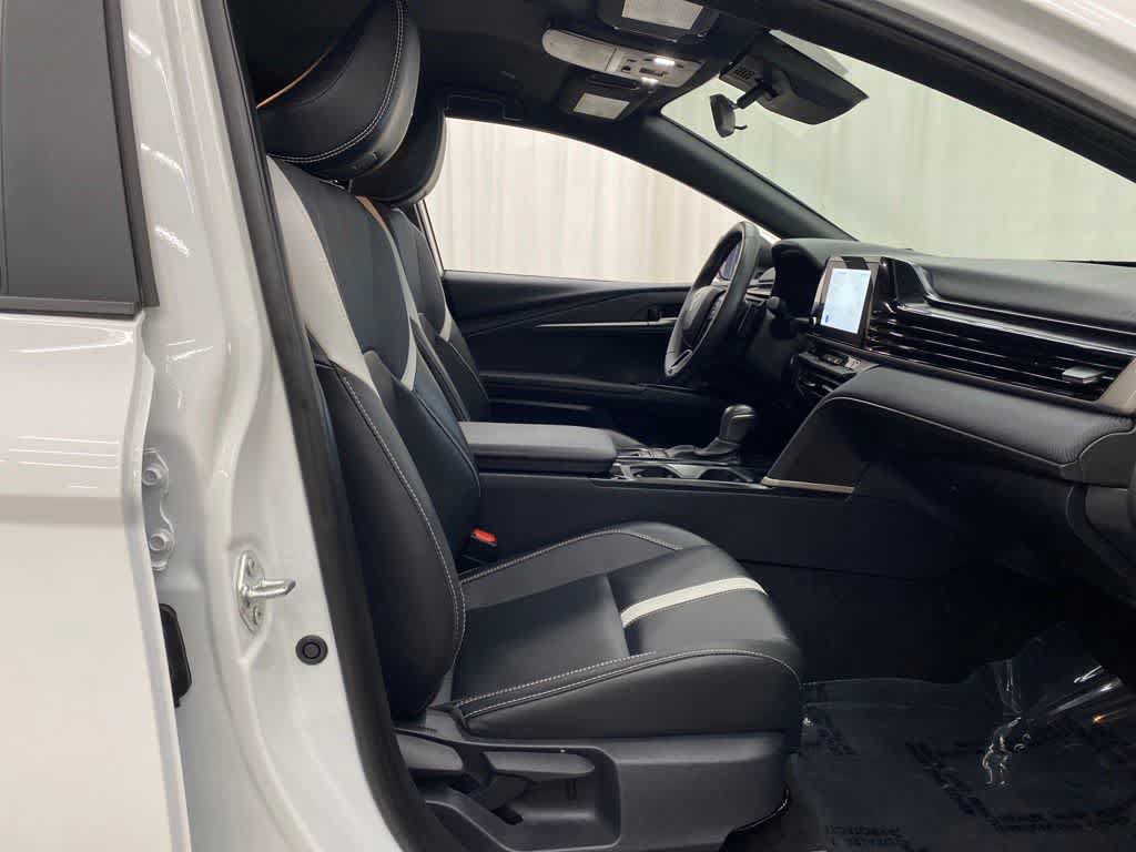 Used 2025 Toyota Camry SE FWD image 19