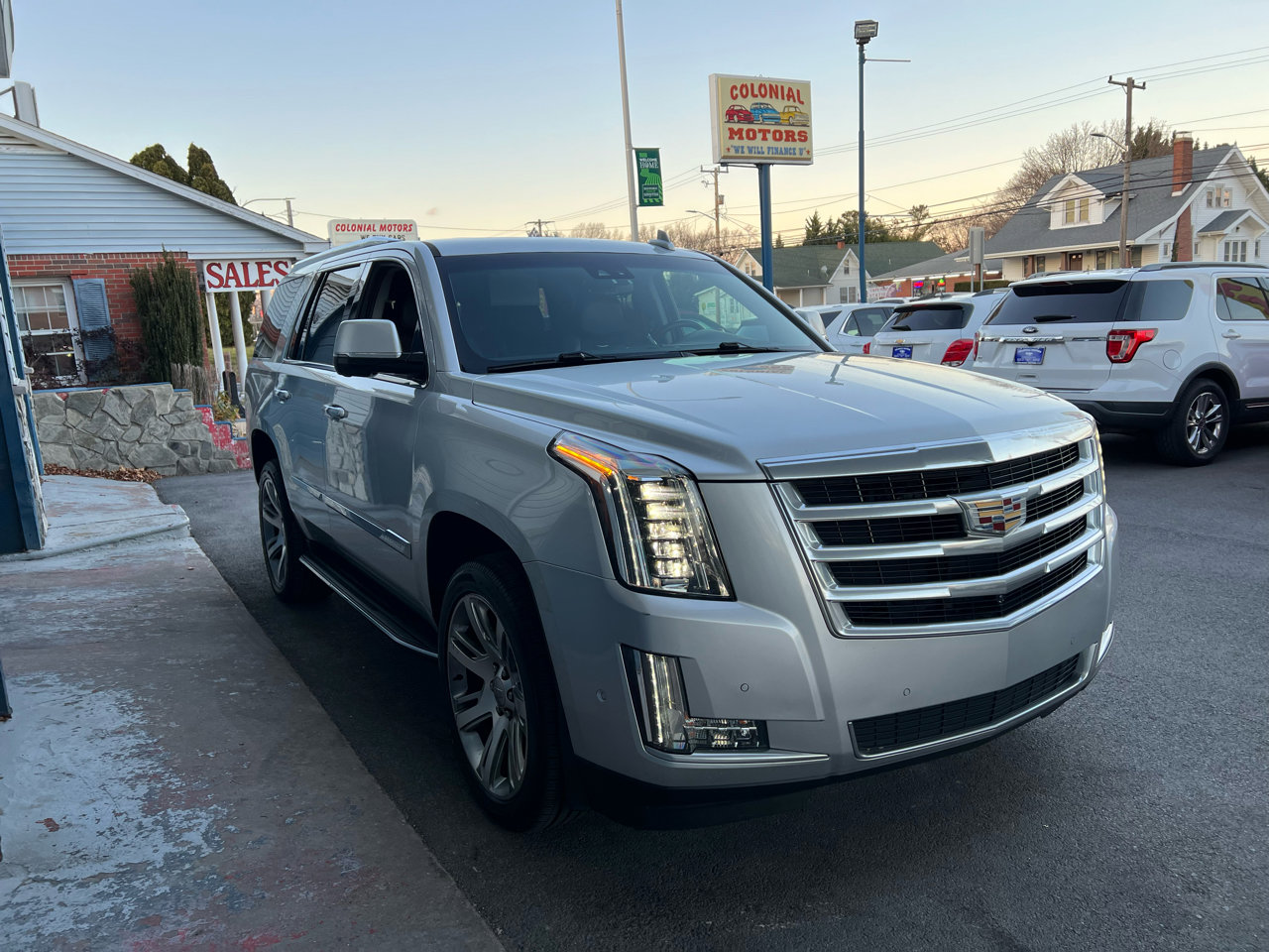 Used 2017 Cadillac Escalade Luxury image 4