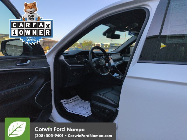 Used 2025 Jeep Grand Cherokee Limited w/ Luxury Tech Group II AWD/4WD image 9