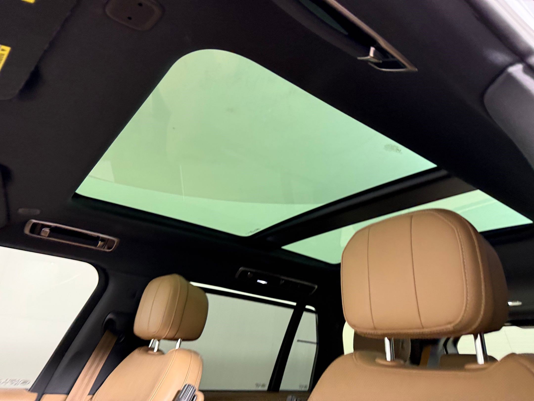 Used 2023 Land Rover Range Rover Long Wheelbase SE image 24