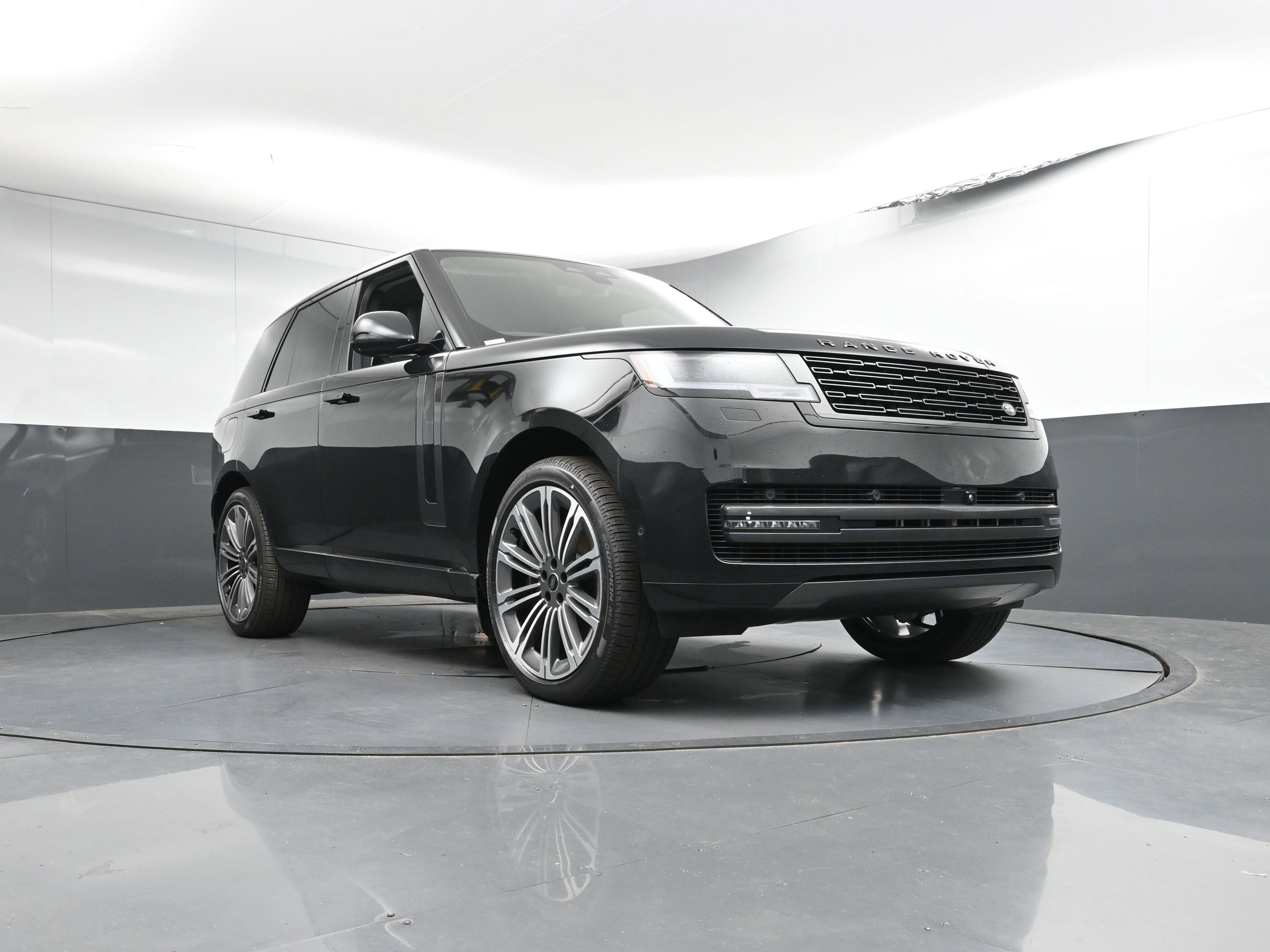 New 2025 Land Rover Range Rover SE image 26