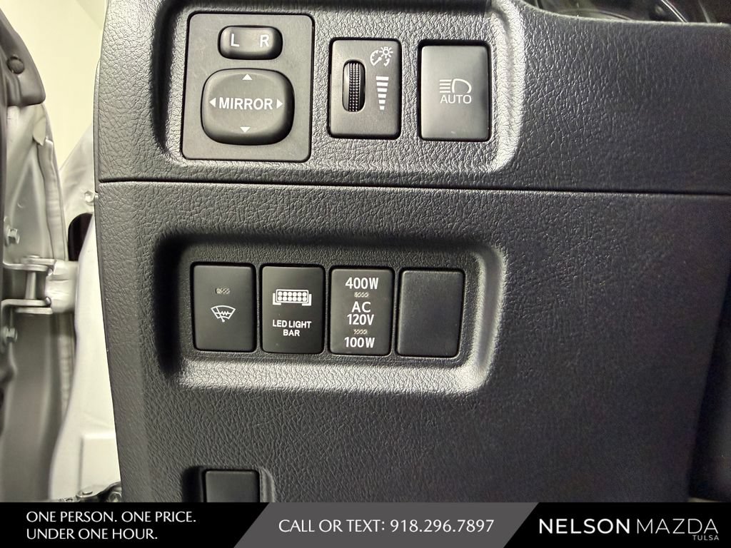 Used 2021 Toyota 4Runner Venture w/ Moonroof Package AWD/4WD image 23