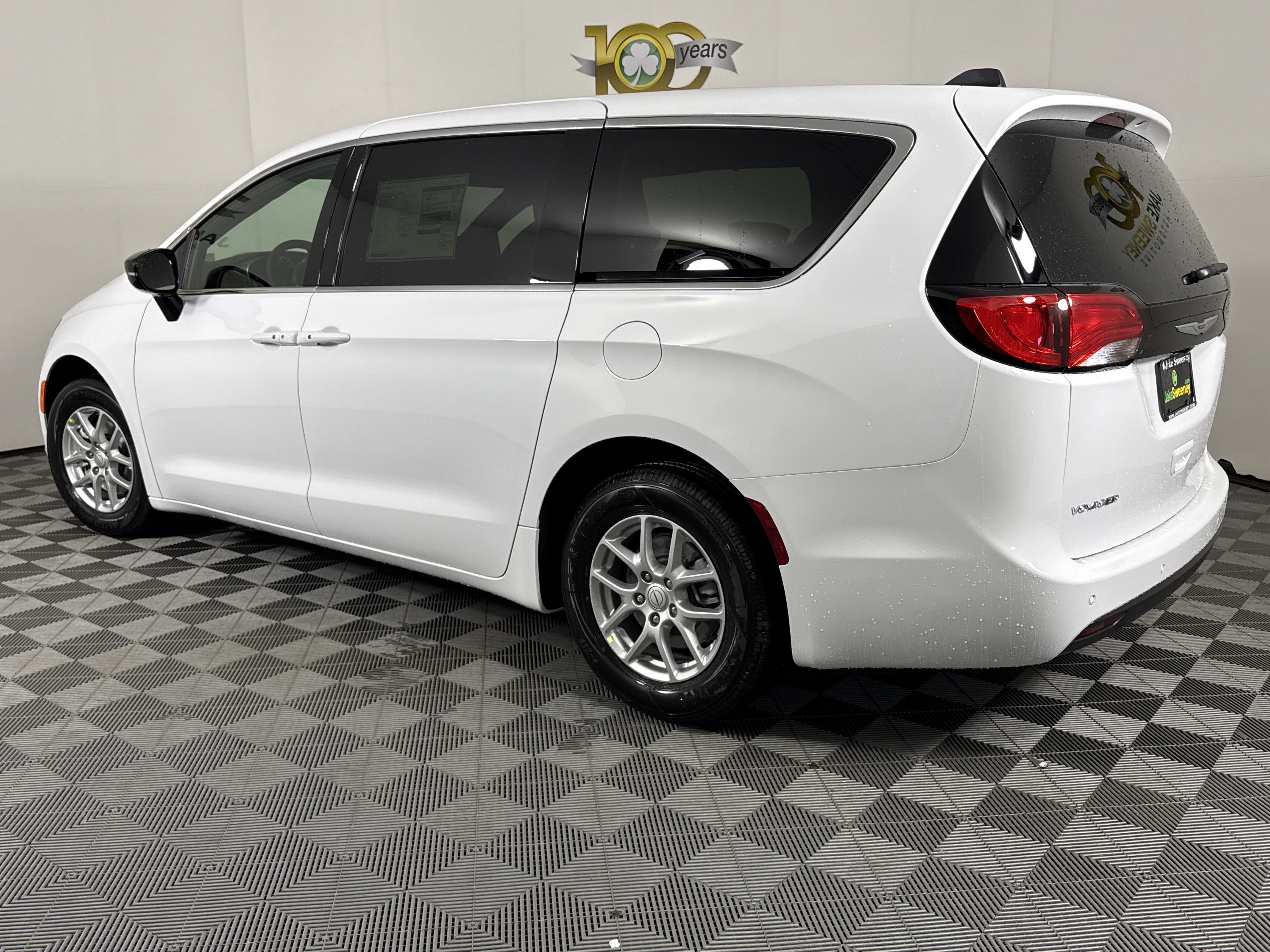 New 2026 Chrysler Voyager LX image 5