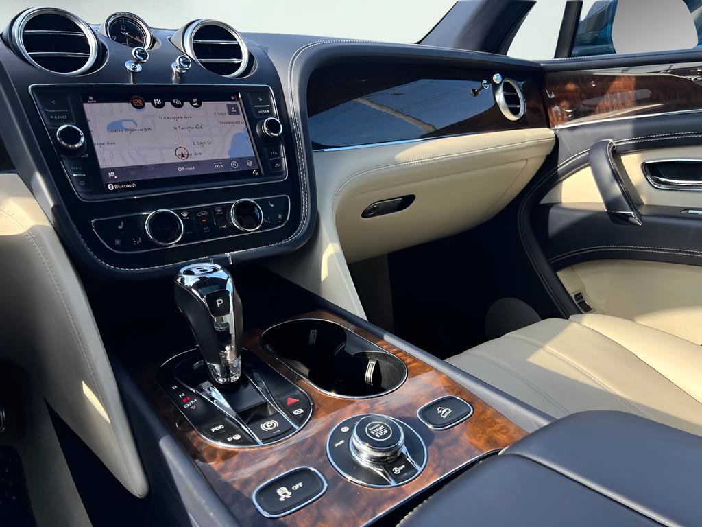 Used 2018 Bentley Bentayga AWD/4WD image 32