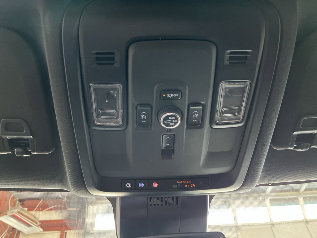 Used 2025 Chevrolet Suburban Premier image 26