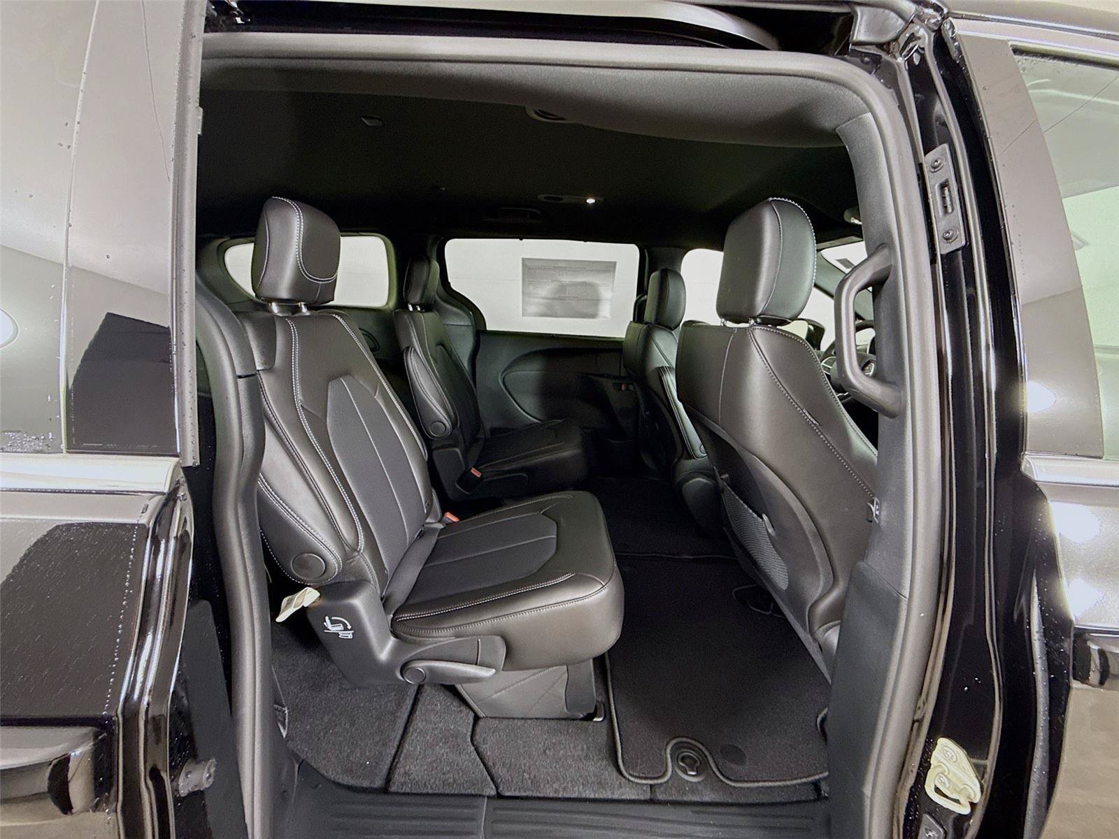 New 2027 Chrysler Pacifica LX FWD image 28