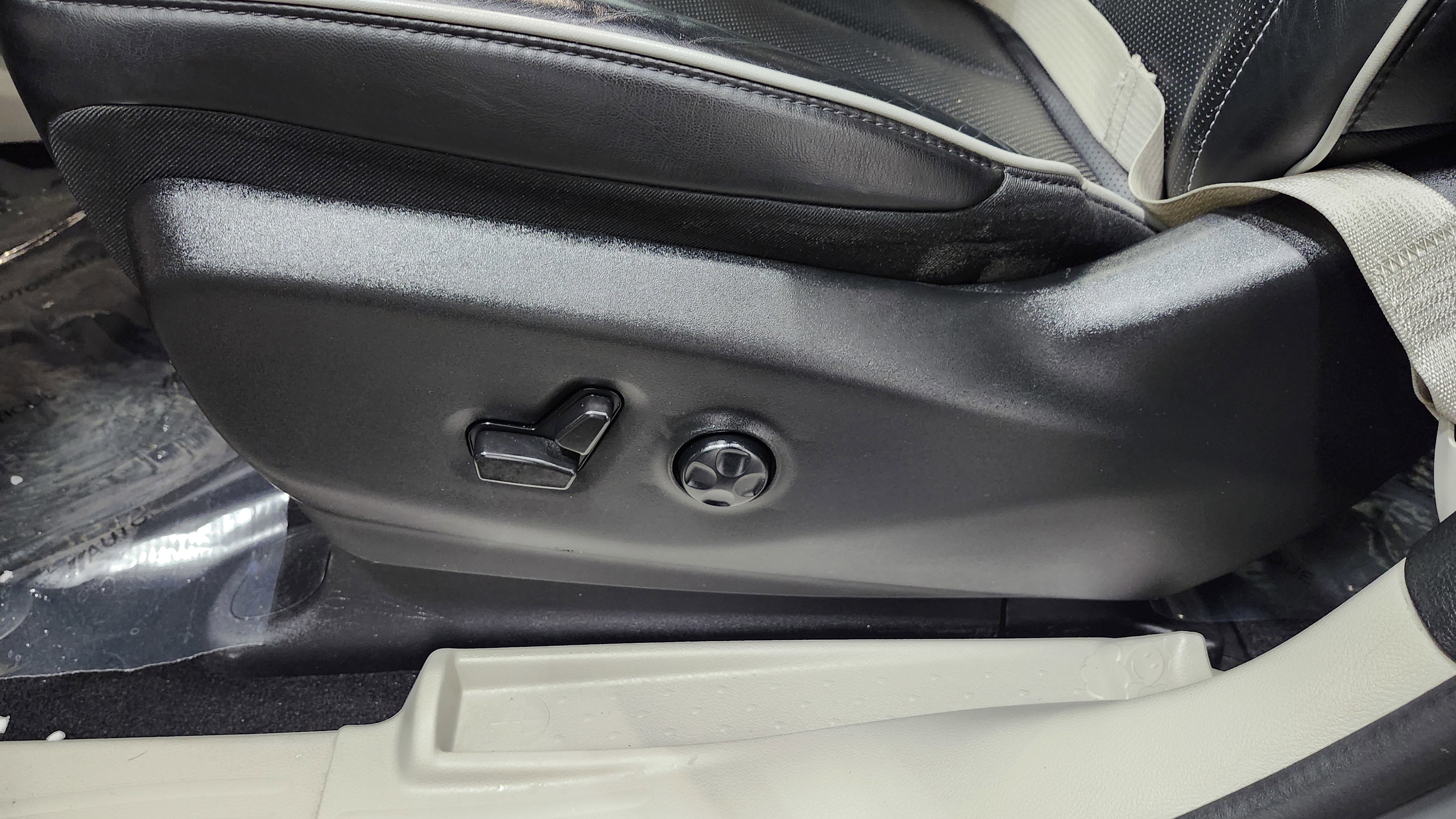 Used 2023 Chrysler Pacifica Limited image 24