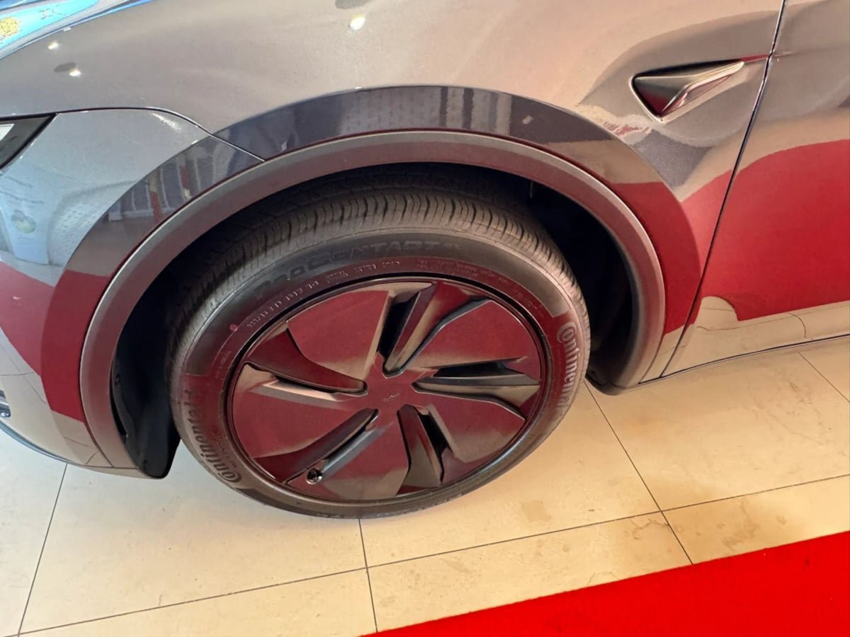 Used 2026 Tesla Model Y AWD image 39