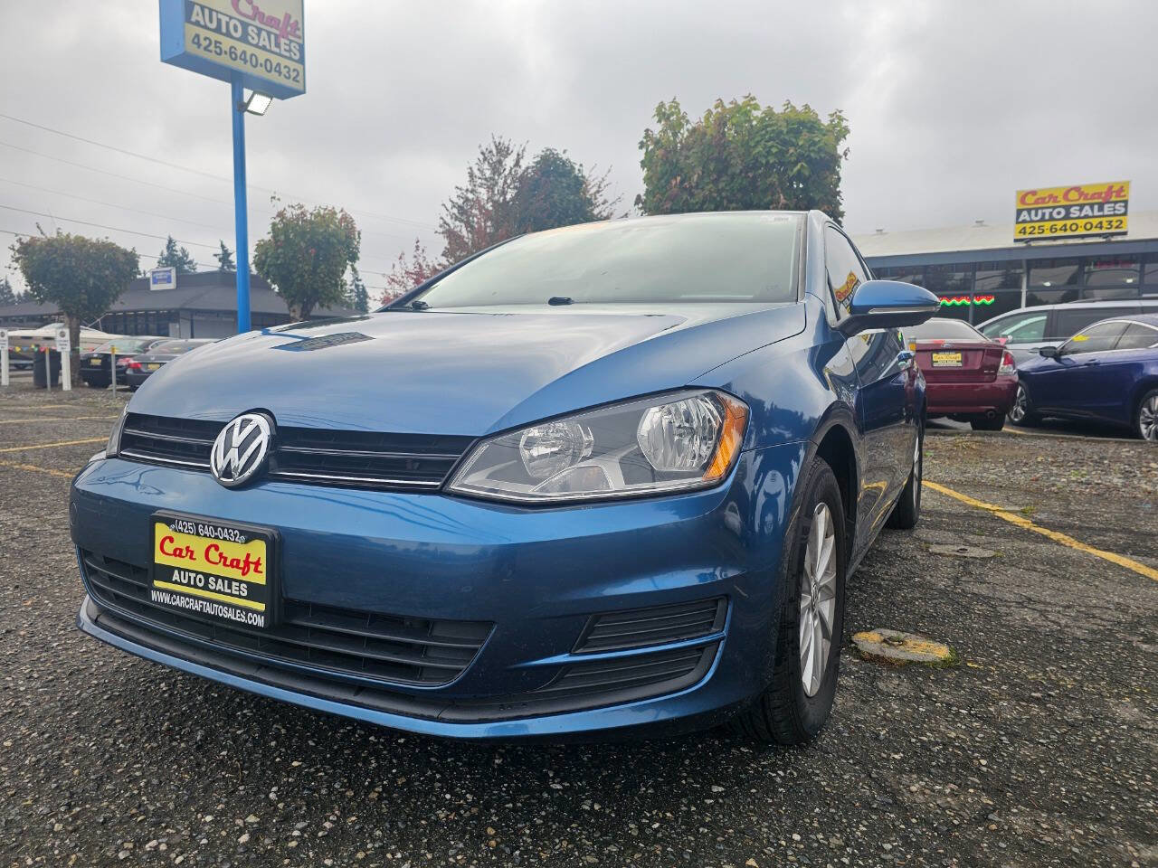 Used 2015 Volkswagen Golf S image 2