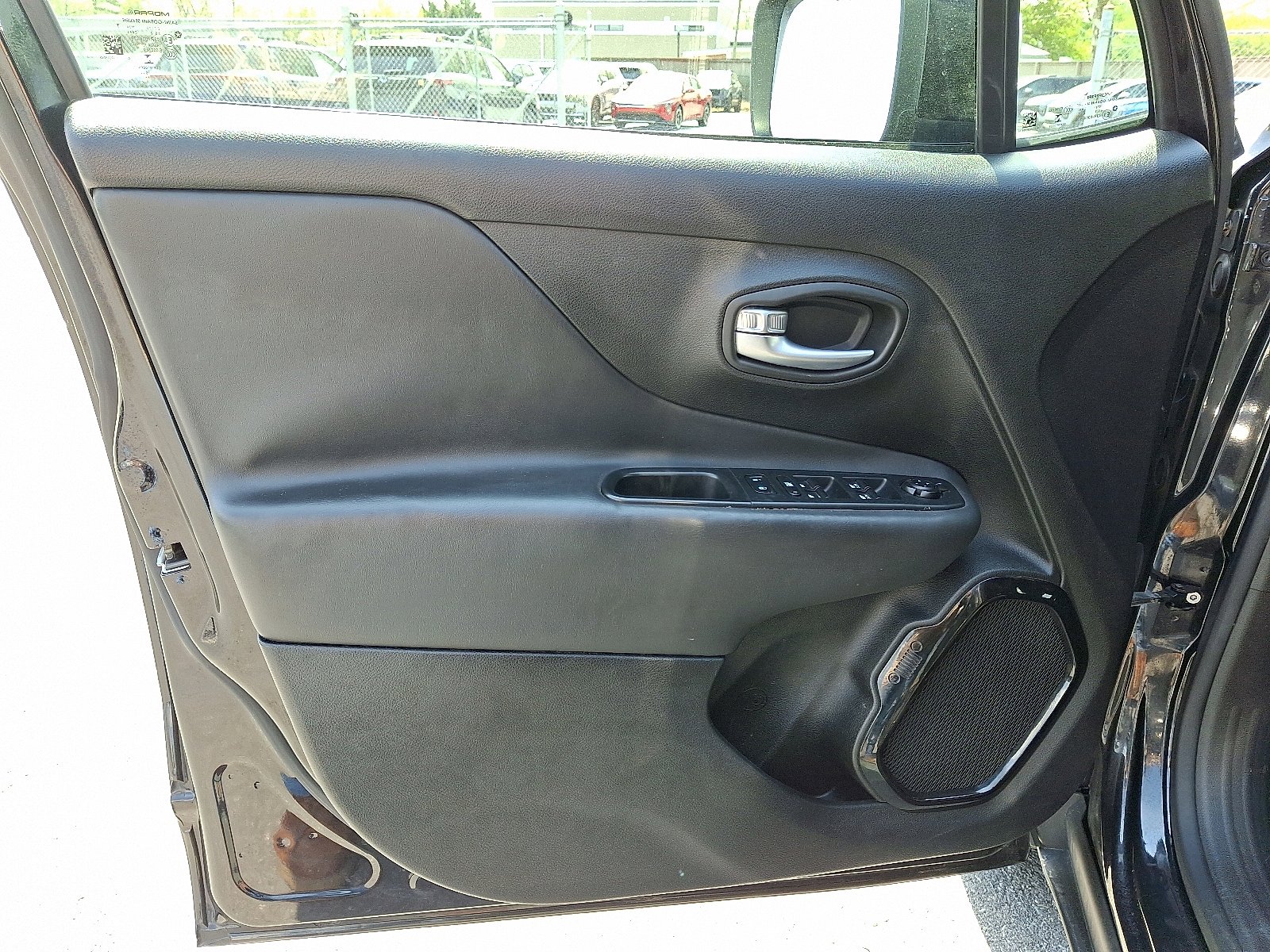 Used 2016 Jeep Renegade Latitude AWD/4WD image 15