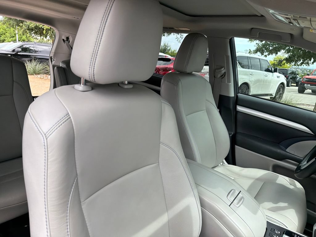 Used 2018 Toyota Highlander XLE FWD image 38