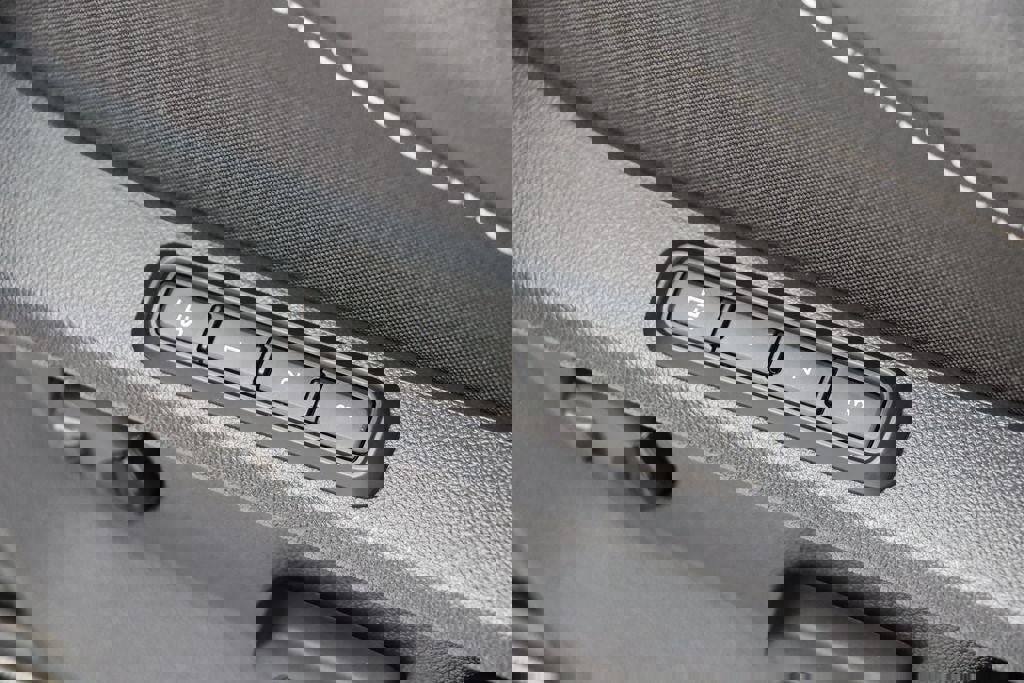 Used 2024 Volkswagen Tiguan SEL R-Line image 18