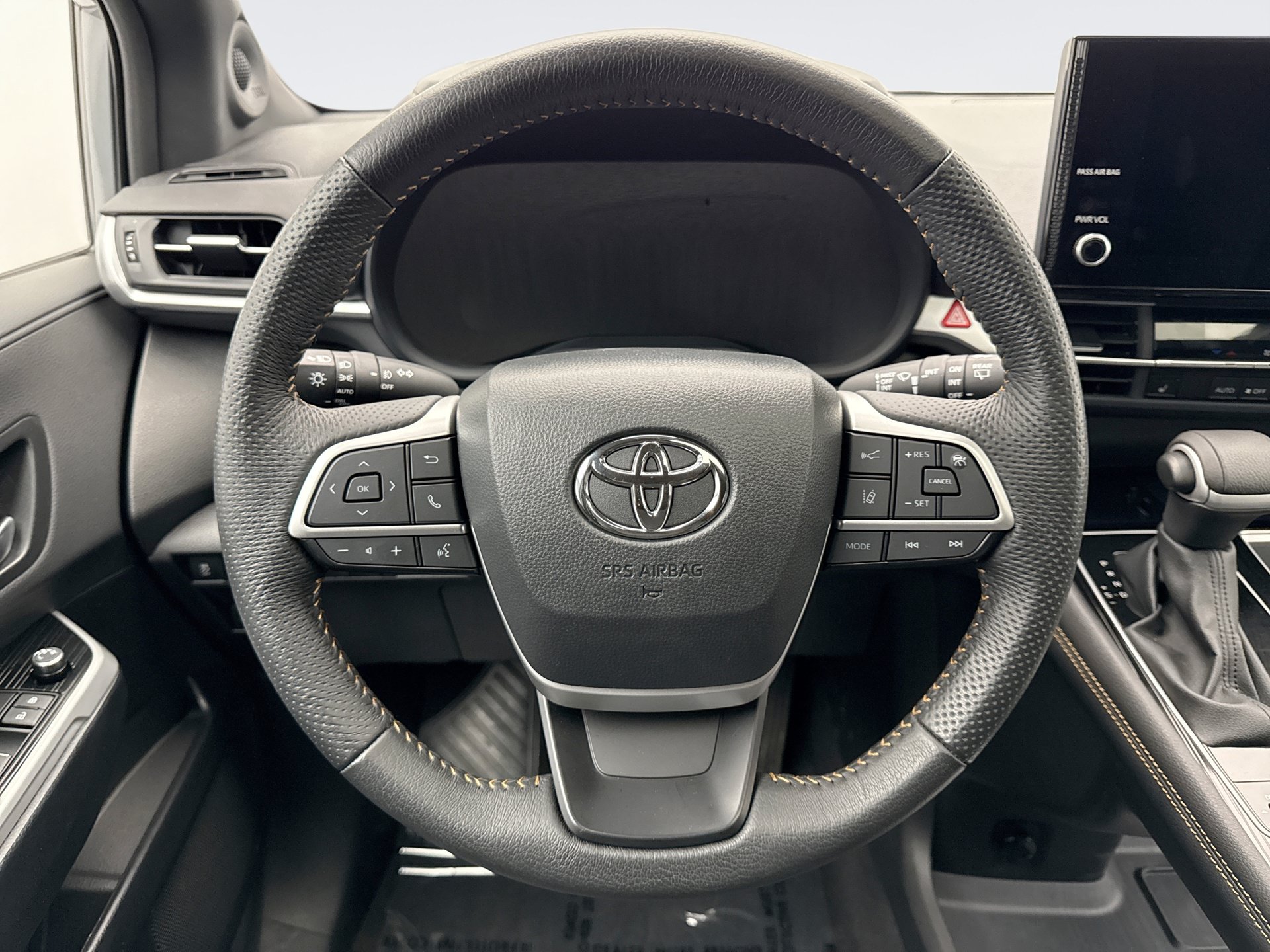 Used 2025 Toyota Sienna XLE Woodland Edition AWD/4WD image 12